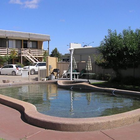 שפרטון Belltower Motor Inn מראה חיצוני תמונה