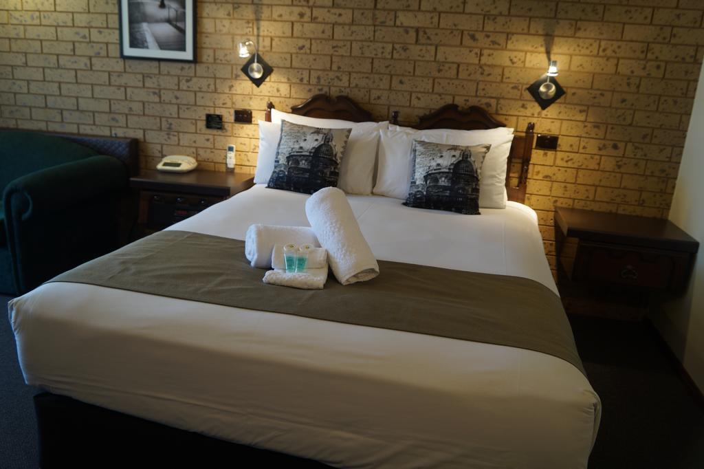 שפרטון Belltower Motor Inn מראה חיצוני תמונה