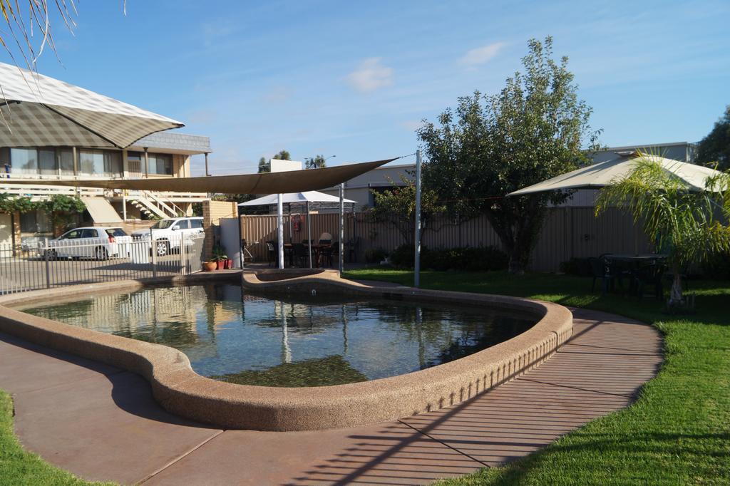 שפרטון Belltower Motor Inn מראה חיצוני תמונה