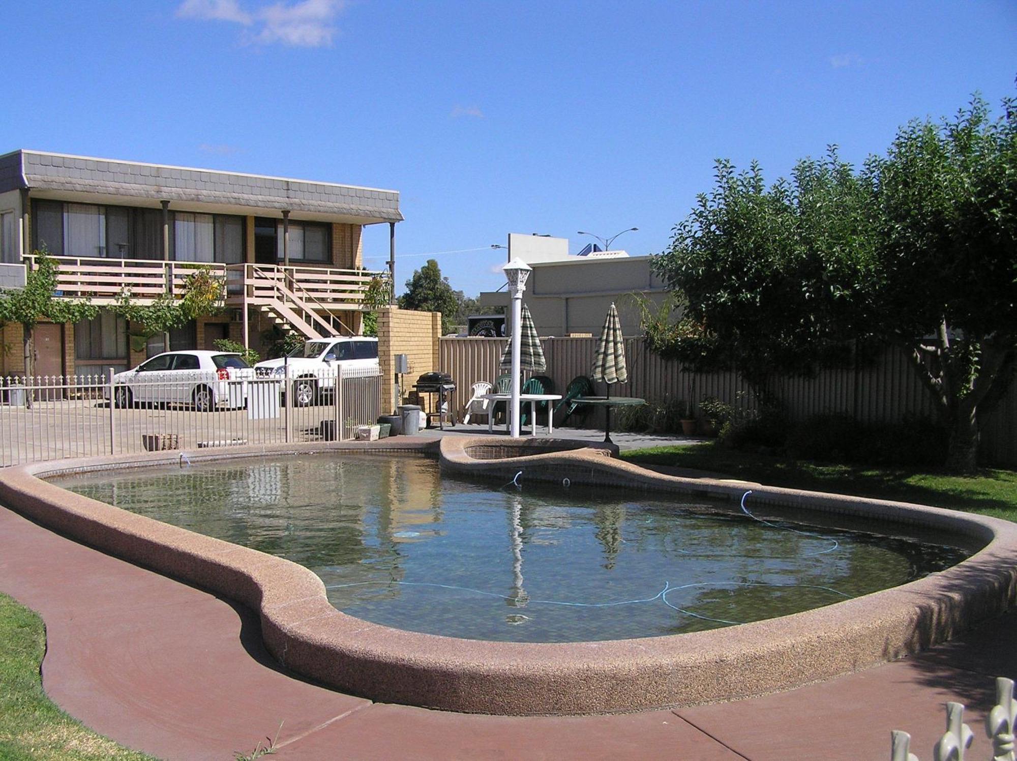 שפרטון Belltower Motor Inn מראה חיצוני תמונה